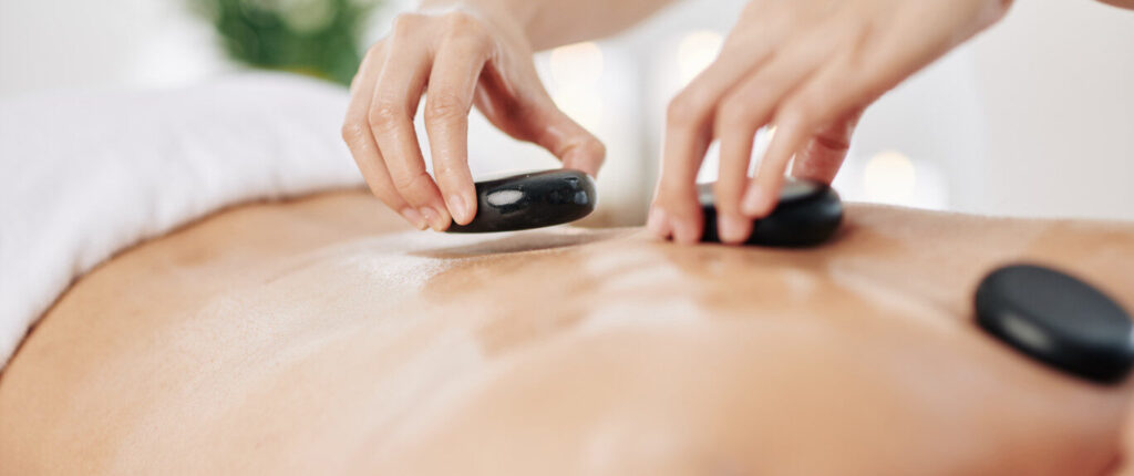 Massagem com Pedras Quentes